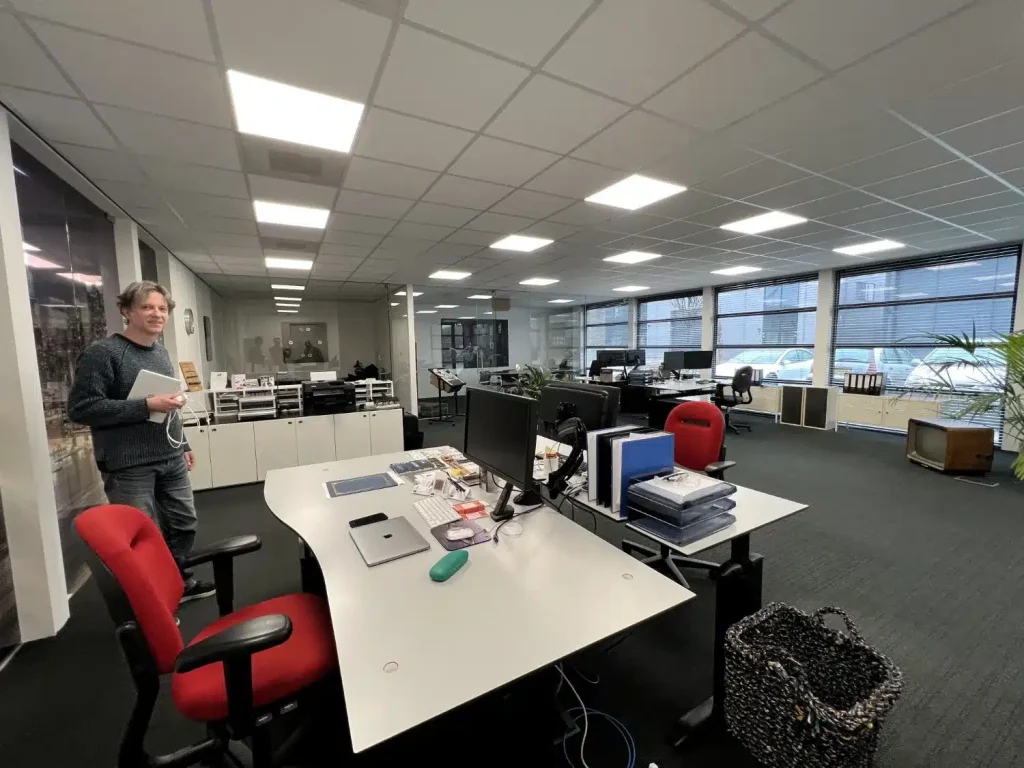 Visite de Grimm Audio le 4 avril 2022, bureaux avec Eelco Grimm sur la gauche