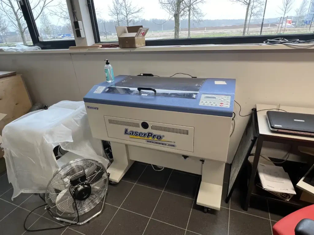 Première gravure maison, réellement car la machine a été mise en service le jour de ma visite