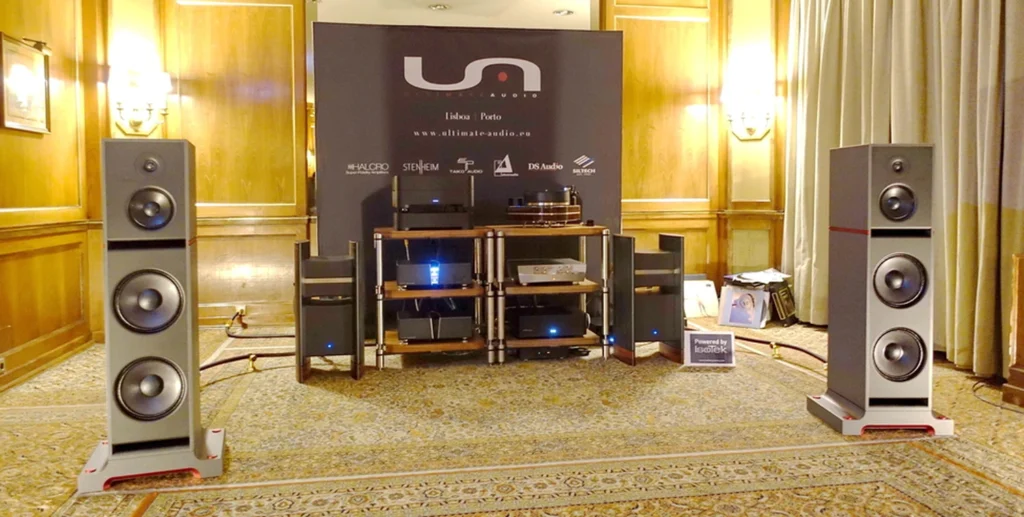AudioCinema Em Casa Halcro Equinox Et Eclipse 1 2