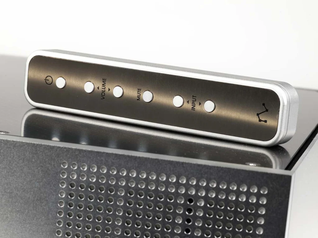 Fidelity Magazine sur les Westminster Rei (amplis monobloc) et Quest (préampli) 03