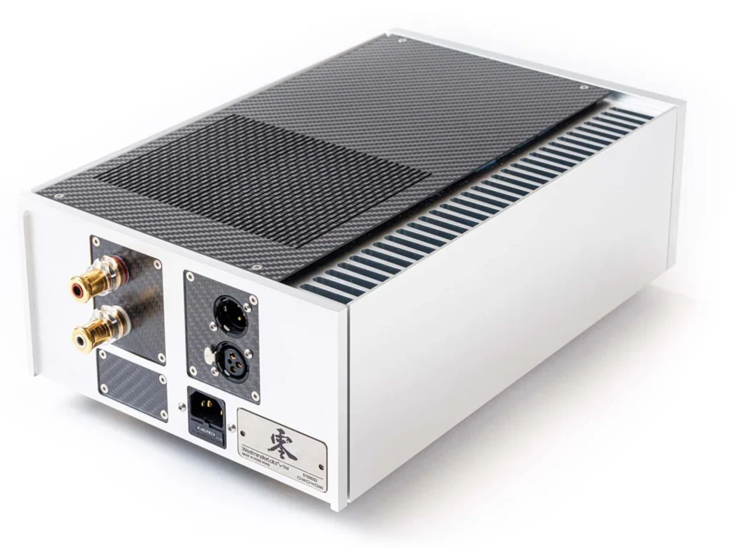 Fidelity Magazine sur les Westminster Rei (amplis monobloc) et Quest (préampli) 10