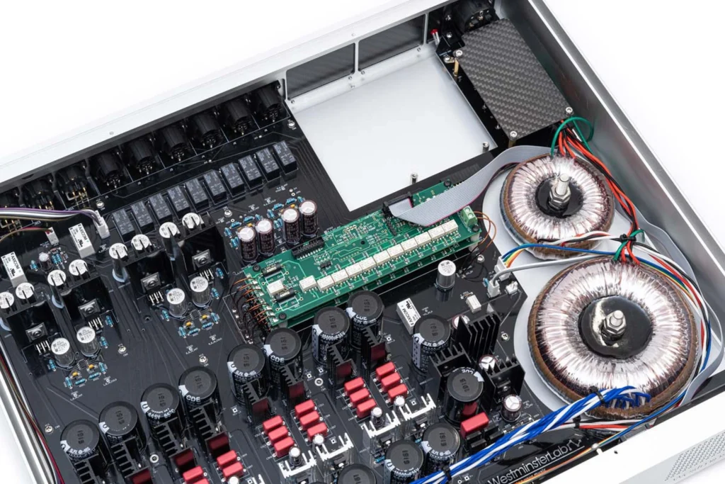 Fidelity Magazine sur les Westminster Rei (amplis monobloc) et Quest (préampli) 17