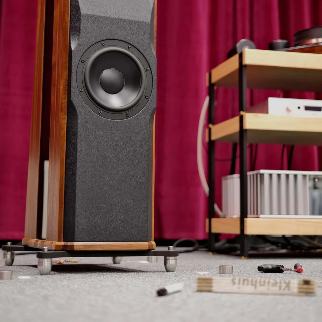 Fidelity Magazine sur les enceintes Peak Consult Sinfonia 01