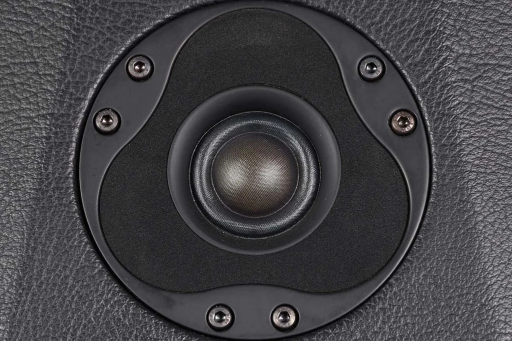 Fidelity Magazine sur les enceintes Peak Consult Sinfonia 05