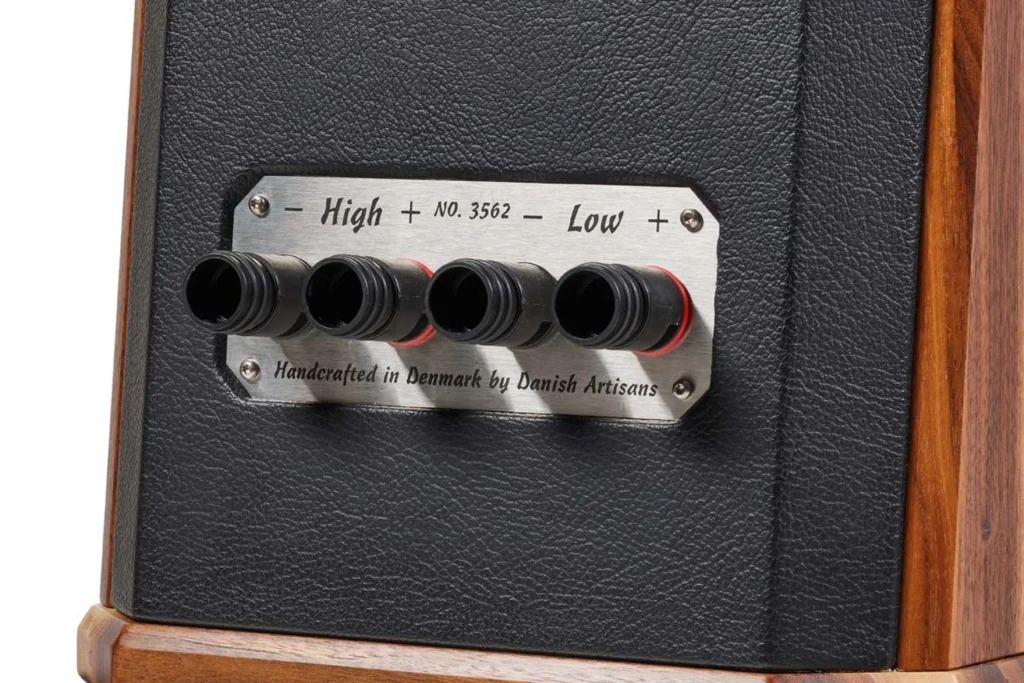 Fidelity Magazine sur les enceintes Peak Consult Sinfonia 08