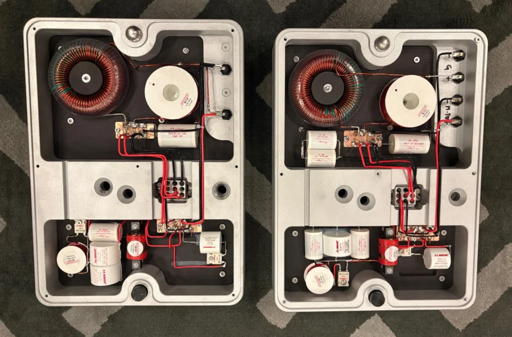 GY8 sur les enceintes panneau Diptyque Reference MkII 03