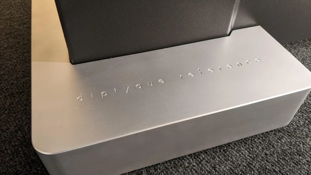 GY8 sur les enceintes panneau Diptyque Reference MkII 06