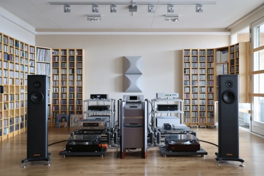 HFA Eclipse Stereo 11