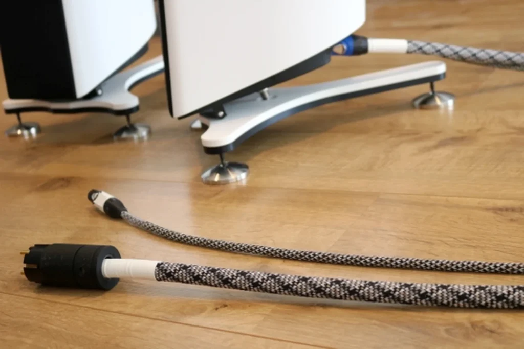 Hi Fi Advice Sur Les Enceintes Aequo Audio Stilla Actives 10