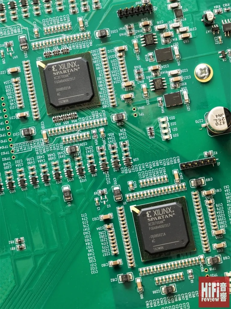 HiFi Review sur les Playback MPD-8 (DAC) et MPT-8 (transport) 05