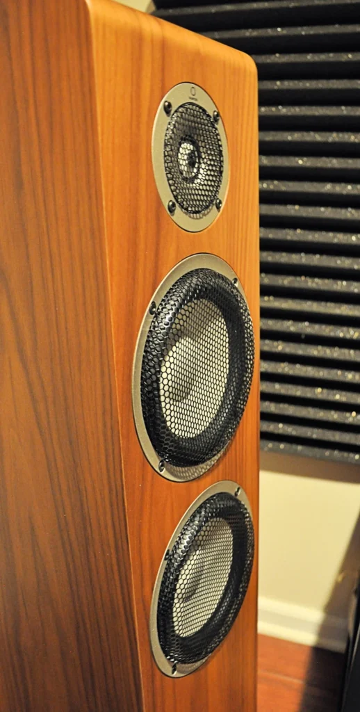 HomeTheaterHiFi sur les enceintes colonne Marten Oscar Trio 02