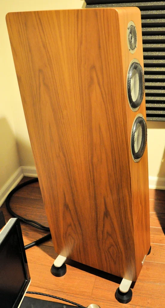 HomeTheaterHiFi sur les enceintes colonne Marten Oscar Trio 03