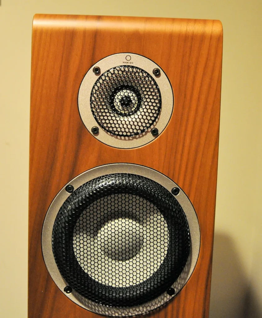 HomeTheaterHiFi sur les enceintes colonne Marten Oscar Trio 06