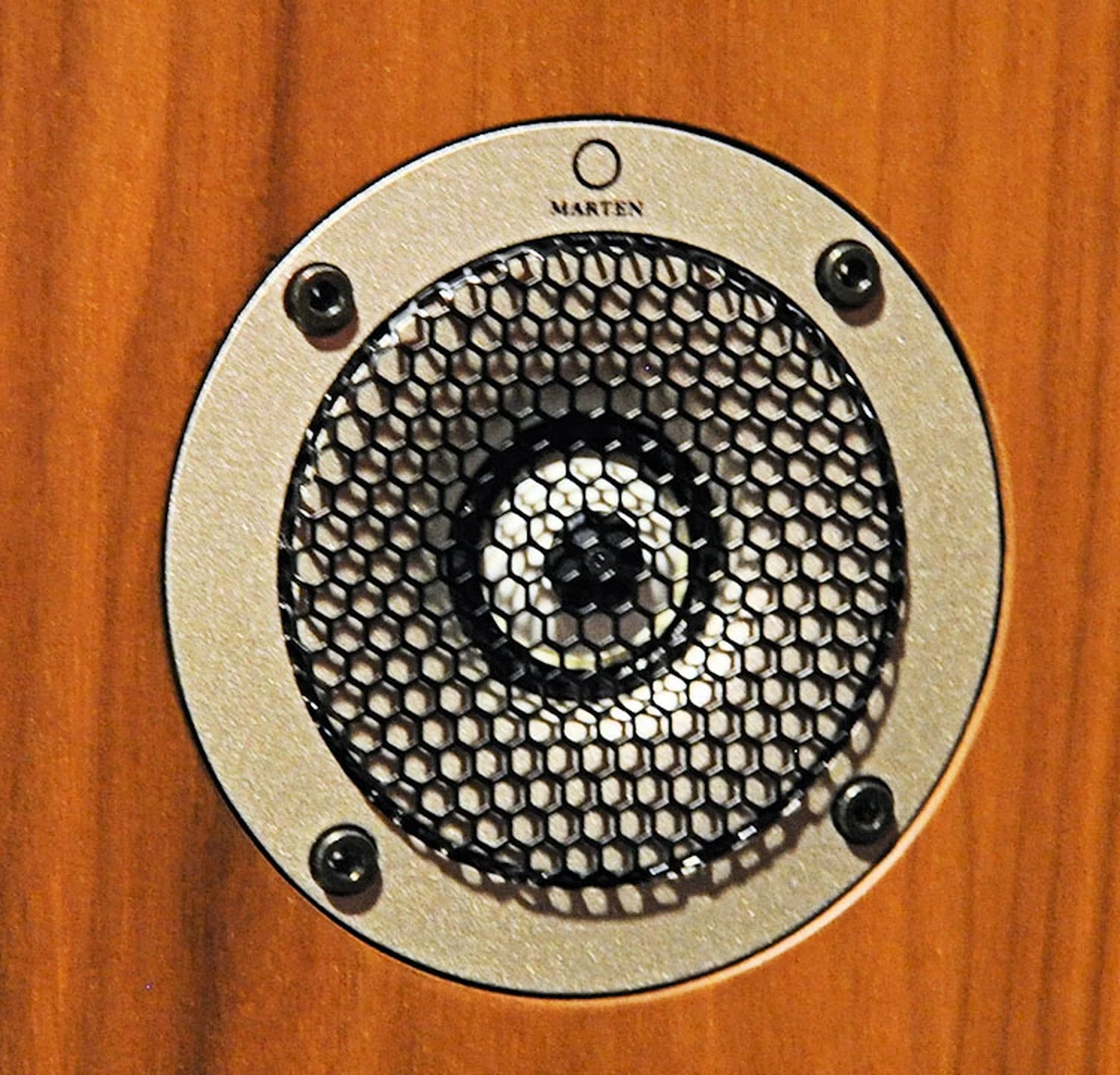 HomeTheaterHiFi sur les enceintes colonne Marten Oscar Trio 09