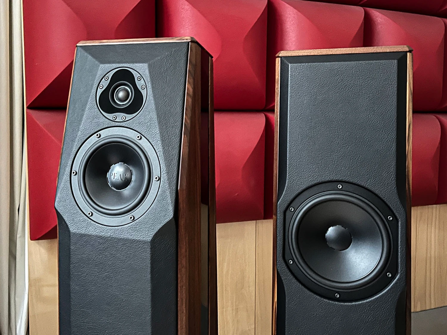 Low Beats sur l’enceinte Peak Consult Sonora 09