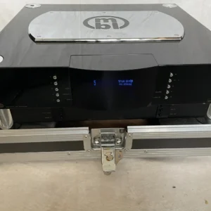 DAC MBL 1611 E de face sur son flight case