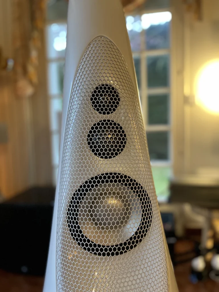 Mars 2025 Vivid Audio G2 6