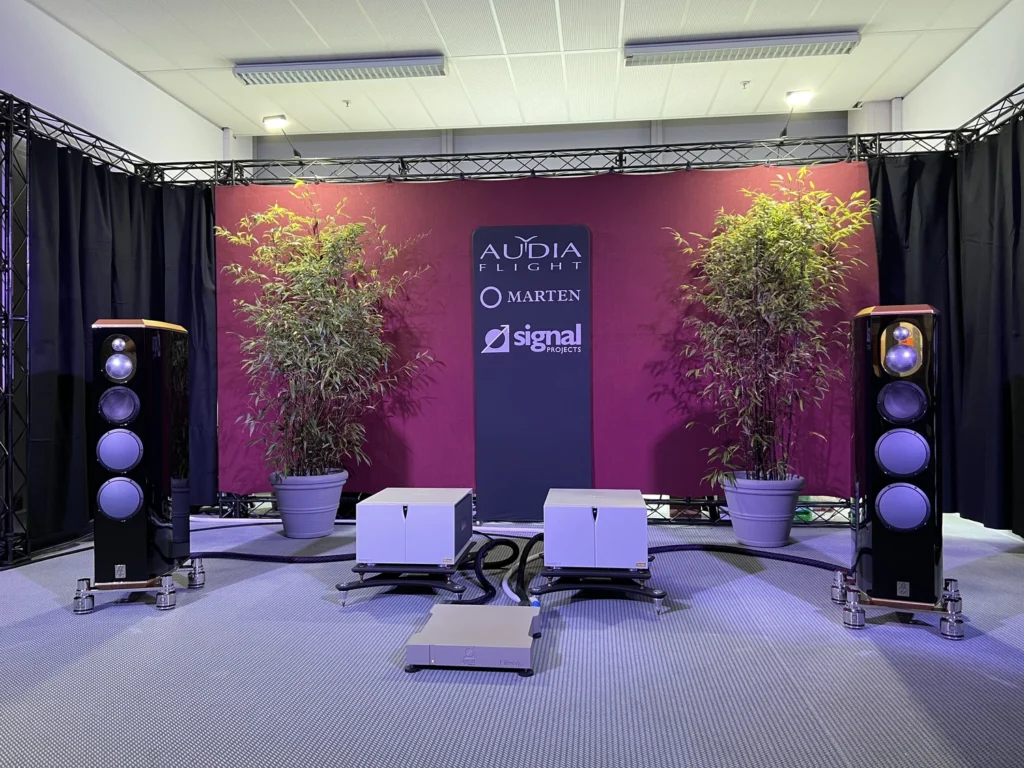 Salle Marten avec amplificateurs Audia Flight et DAC Signal Projects