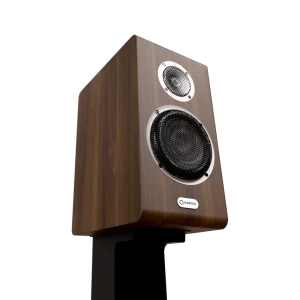Enceinte bibliothèque Marten Osca Duo couleur Walnut, avec le twitter protégé par une grille argentée en haut et le haut-parleur de medium-grave protégé par une grille noire