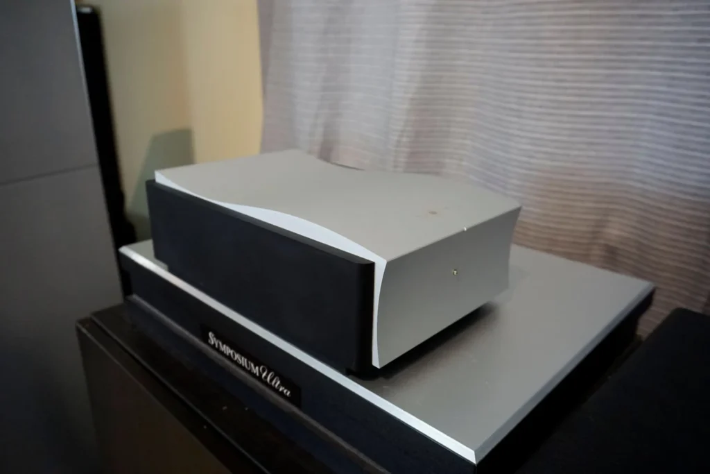 Part-Time Audio sur l’ampli stéréo Mola-Mola Perca 02