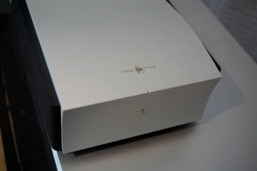 Part-Time Audio sur l’ampli stéréo Mola-Mola Perca 06