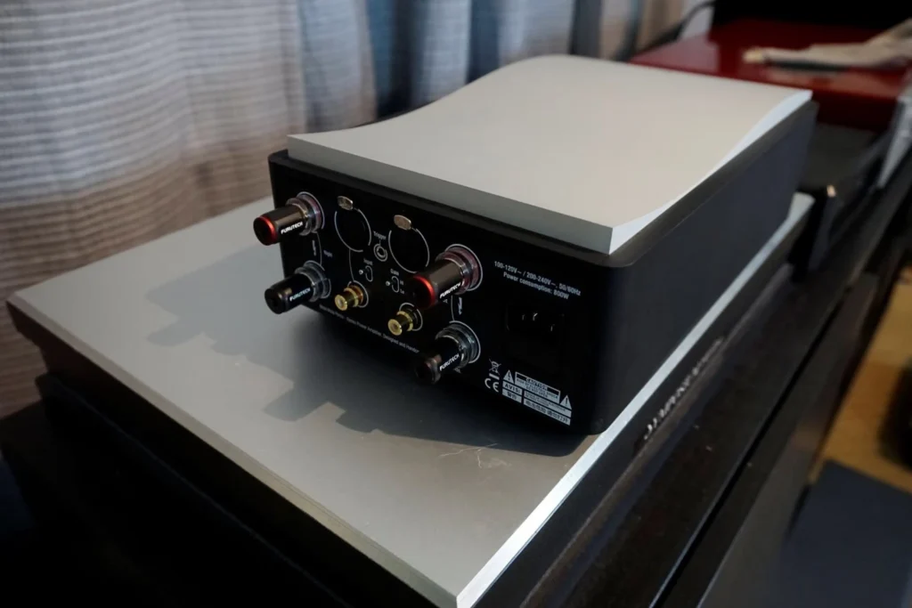 Part-Time Audio sur l’ampli stéréo Mola-Mola Perca 08