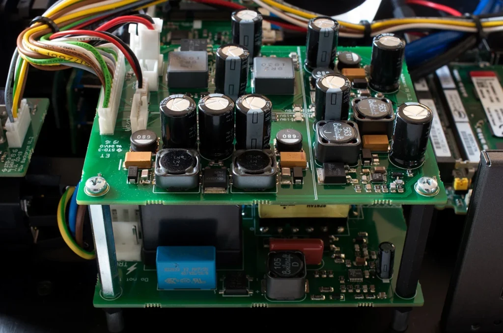 Six Moons Sur Le Grimm Audio MU1 15