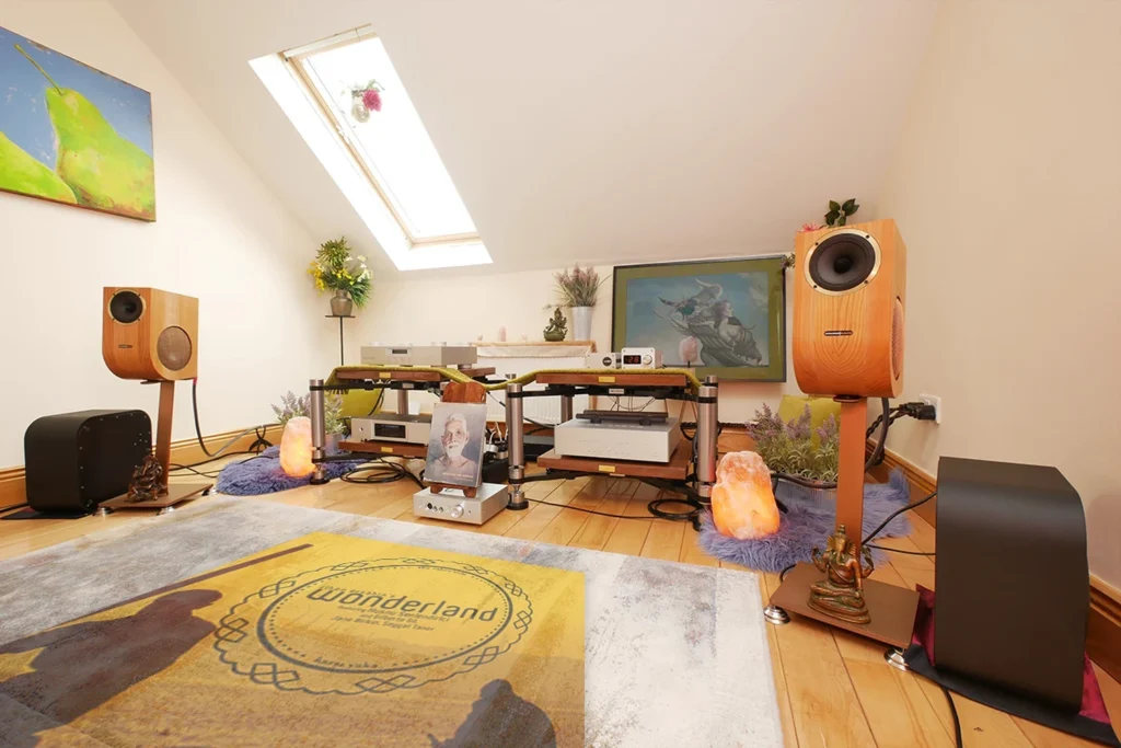 Six Moons Sur Le Grimm Audio SB1 10