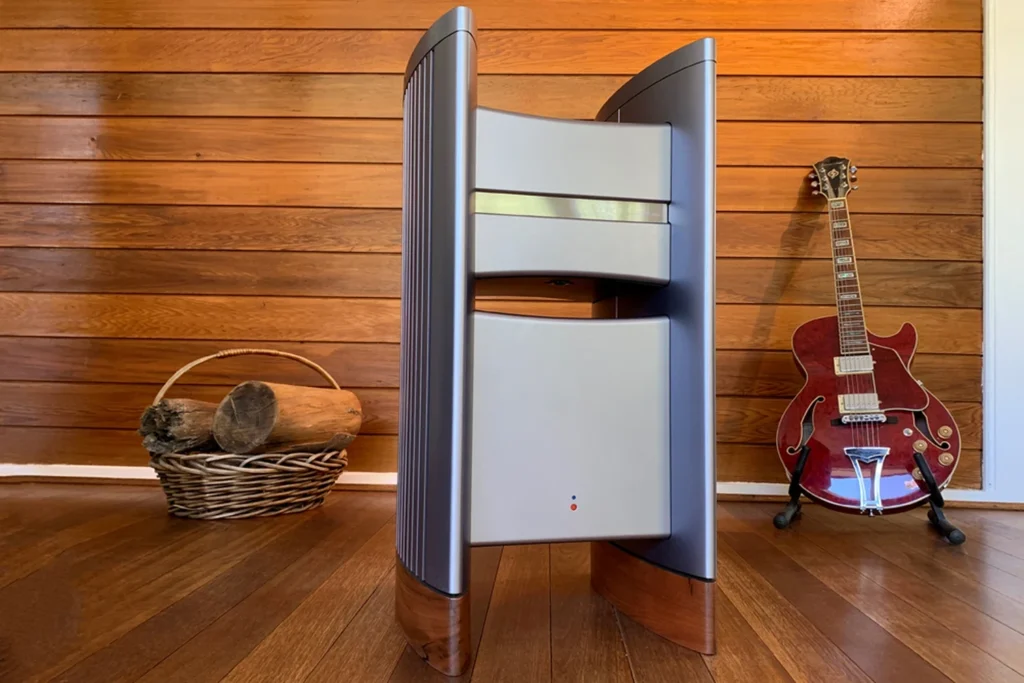 SoundStage Sur Le Halcro Eclipse Stereo 02