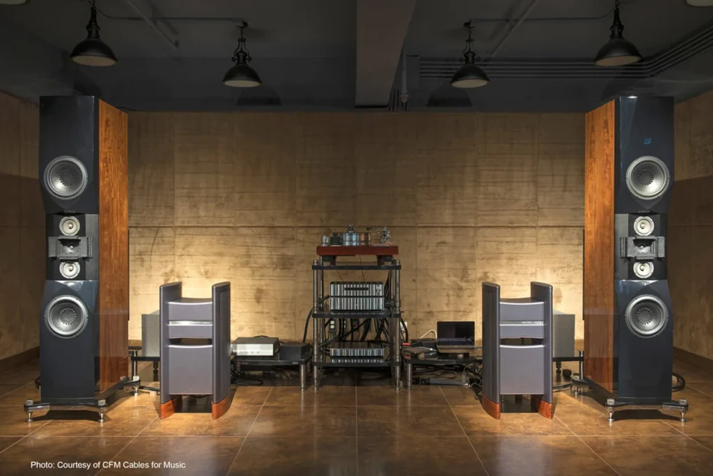 SoundStage Sur Le Halcro Eclipse Stereo 05