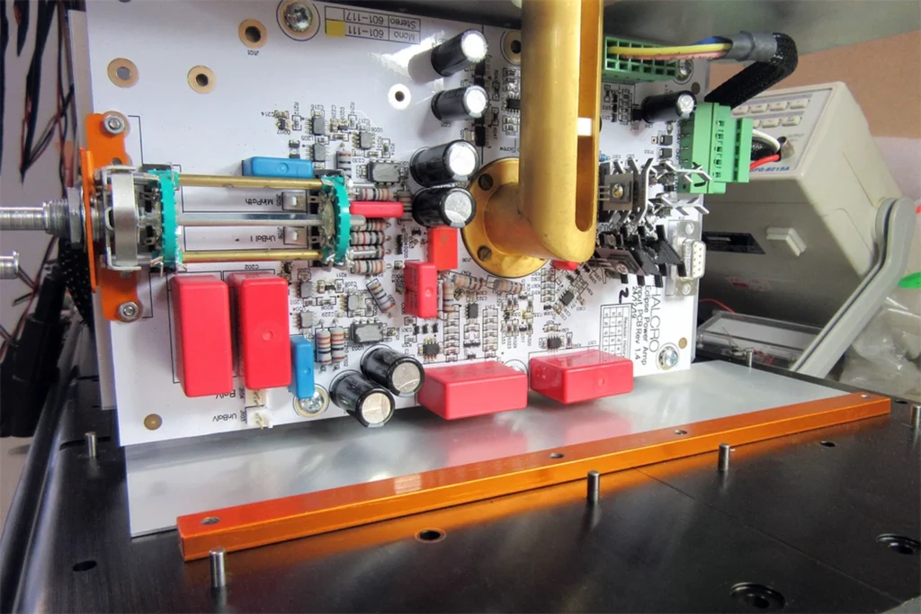 SoundStage Sur Le Halcro Eclipse Stereo 11
