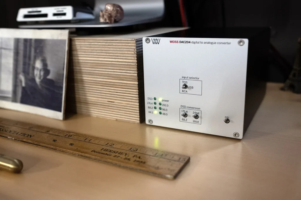 Twittering Machines Sur Le Weiss DAC204 Hifi Bargains 02