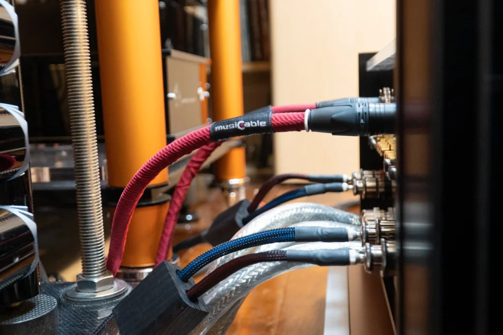 U Audio sur l’enceinte colonne Marten Parker Trio 05