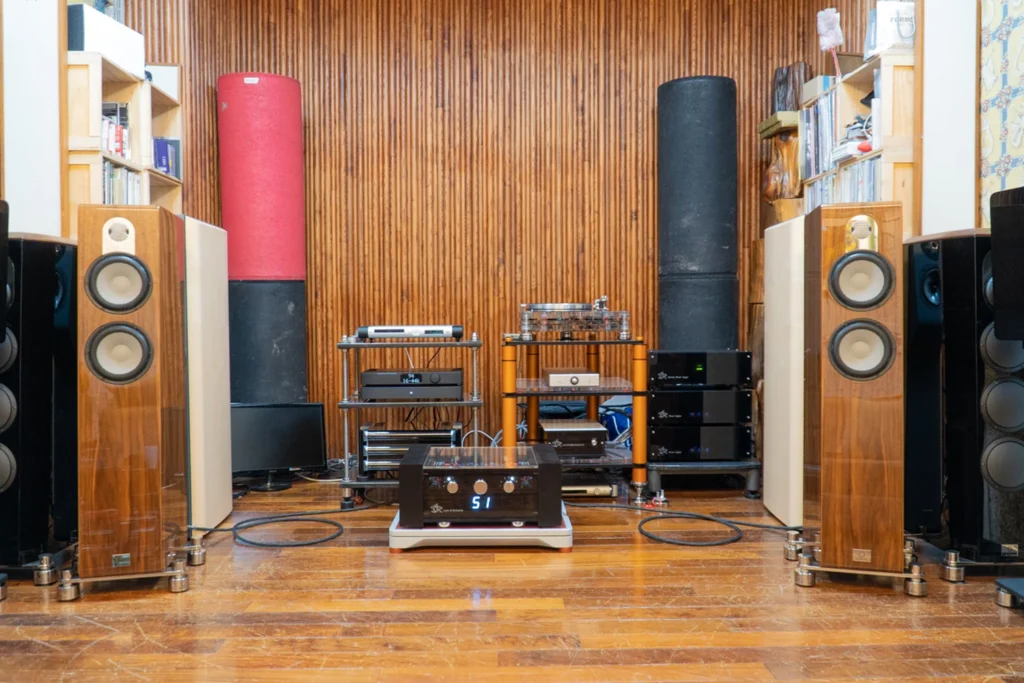 U Audio sur l’enceinte colonne Marten Parker Trio 09