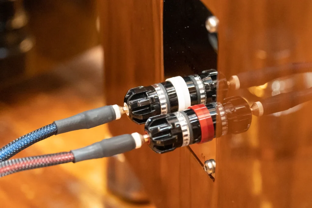 U Audio sur l’enceinte colonne Marten Parker Trio 11