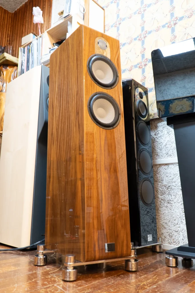 U Audio sur l’enceinte colonne Marten Parker Trio 12