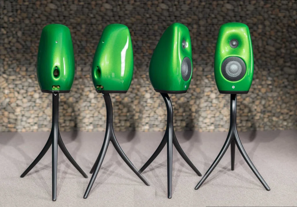 Whathifi Sur Les Enceintes Vivid Audio Kaya S12 01